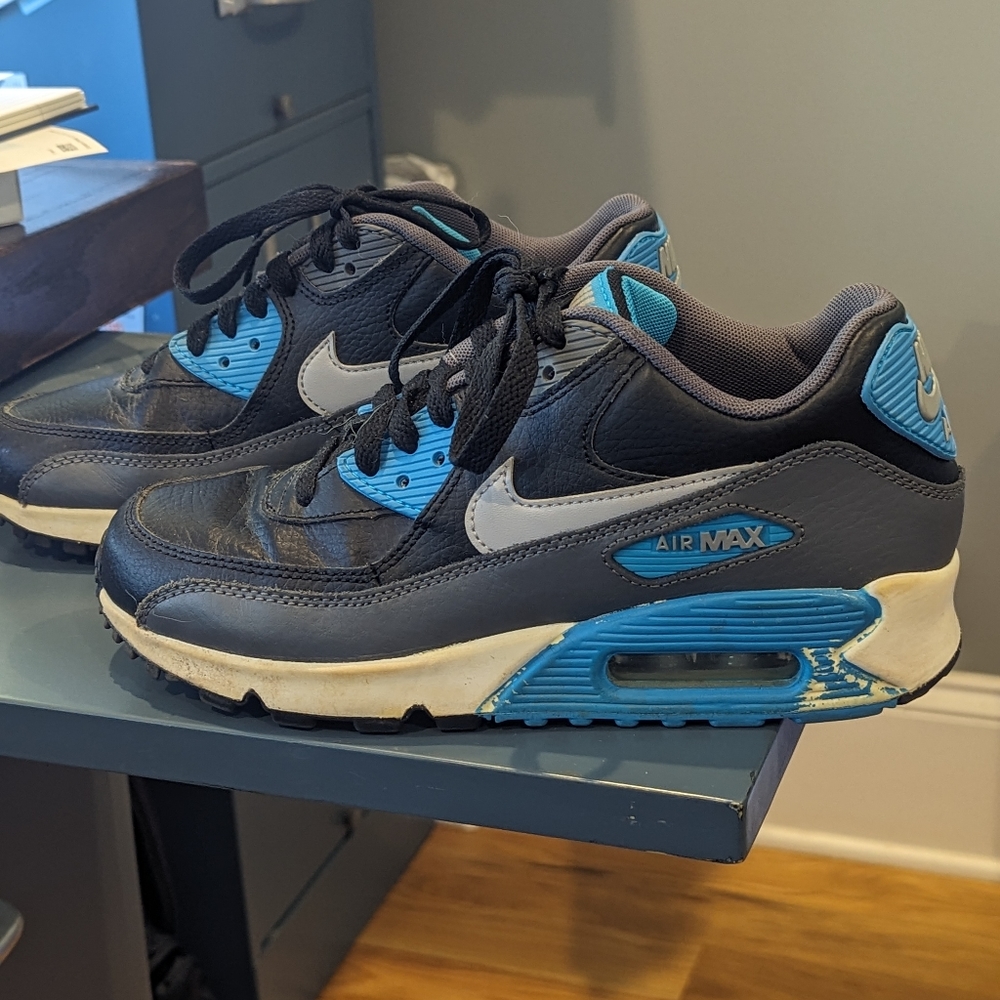 Nike Air Max Youth 5Y Black,grey,blue and white.